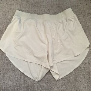 CRZ YOGA Women's Cream Athletic Shorts